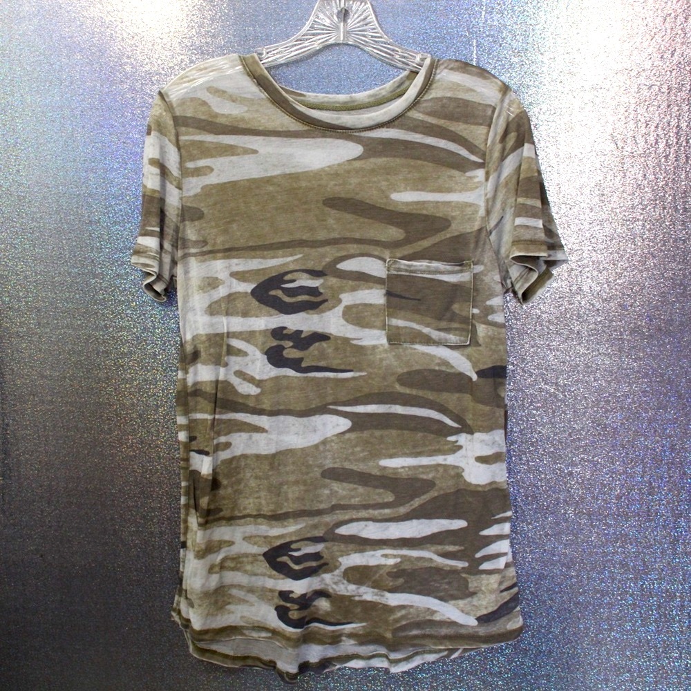 ⚡️ Zoe + Liv Camo Top